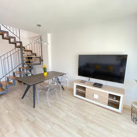 Atico-duplex Moderno En En El Centro De Av-65 Roses
